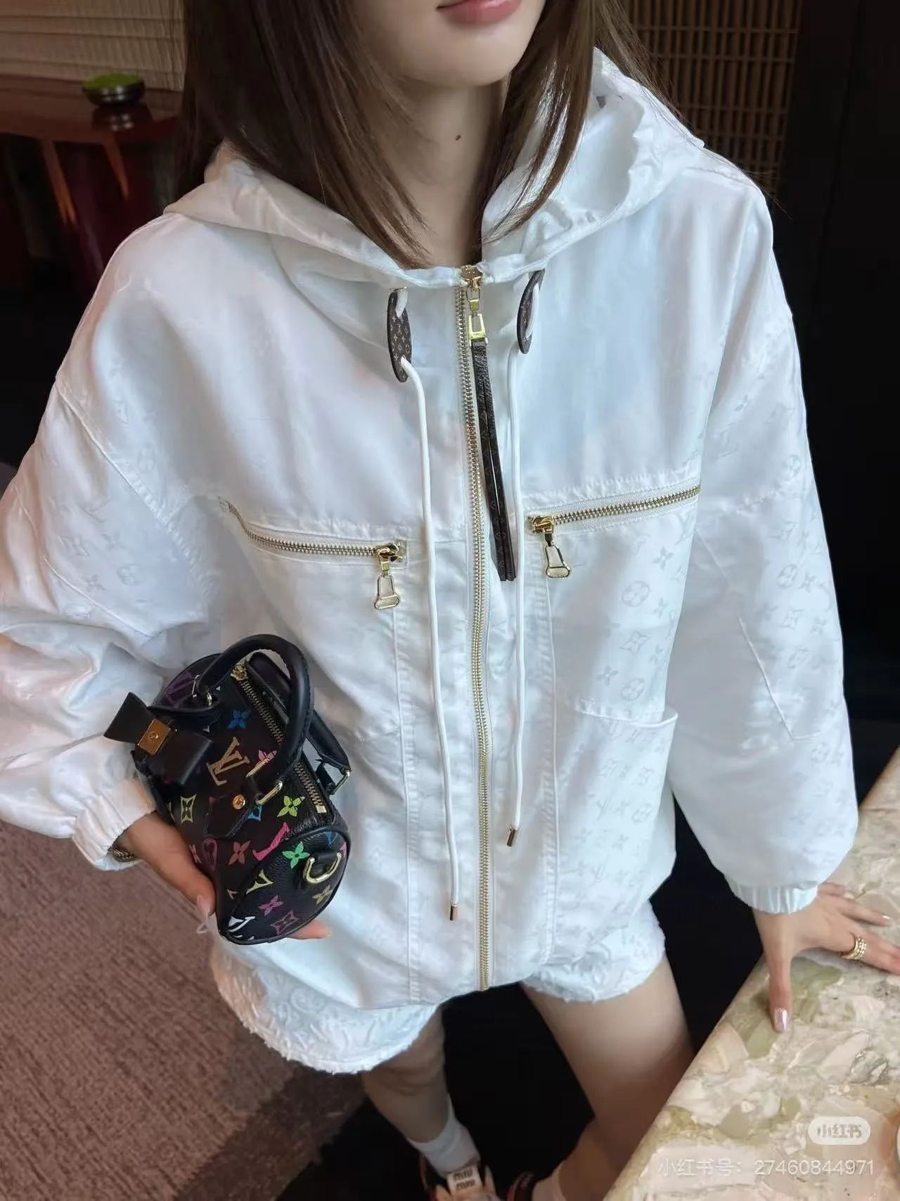 Louis Vuitton/ White